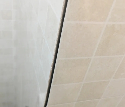 义马瓷砖空鼓维修公司分享阳台瓷砖脱落的修复过程可以分为以下几个步骤